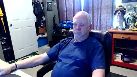 midwestdad09 online show from April 16, 2026, 6:41 pm