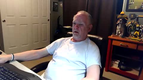midwestdad09 online show from April 20, 2026, 10:07 am