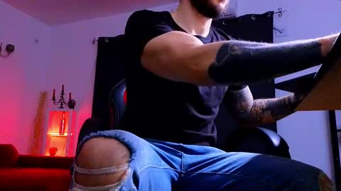 MightyAaron online show from December 16, 2025, 5:23 am