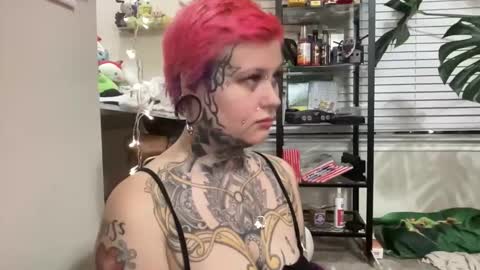 Snapshot of mignightmedliii chatting on March 3, 2026, 5:24 am Medli online show from March 3, 2026, 5:24 am