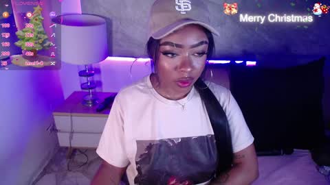 Snapshot of miia_schwarz chatting on December 15, 2024, 10:47 pm Miia Schwarz online show from December 15, 2024, 10:47 pm