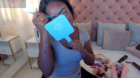 Snapshot of miia_schwarz chatting on January 15, 2025, 5:37 pm Miia Schwarz online show from January 15, 2025, 5:37 pm