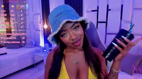 Snapshot of miia_schwarz chatting on November 18, 2025, 8:52 am Miia Schwarz online show from November 18, 2025, 8:52 am