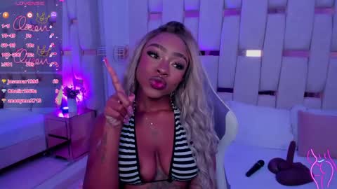 Miia Schwarz  online show from April 8, 2026, 11:05 pm