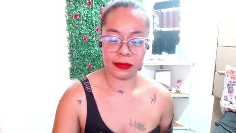 Snapshot of miia_spencer_ chatting on December 6, 2024, 9:43 am miia online show from December 6, 2024, 9:43 am
