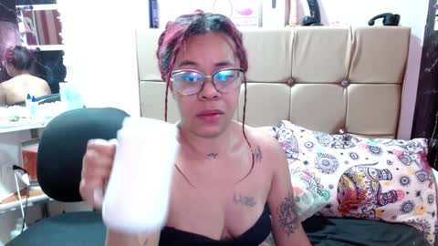 Snapshot of miia_spencer_ chatting on January 4, 2025, 3:39 pm miia online show from January 4, 2025, 3:39 pm