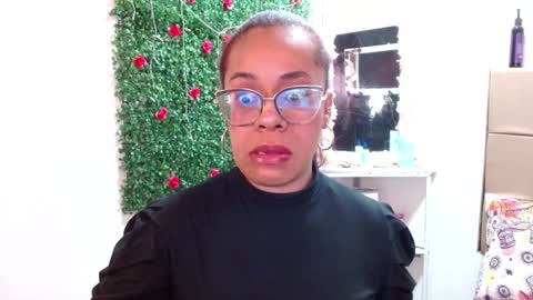 Snapshot of miia_spencer_ chatting on January 23, 2025, 10:33 pm miia online show from January 23, 2025, 10:33 pm