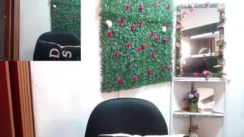 Snapshot of miia_spencer_ chatting on September 10, 2025, 12:05 pm miia online show from September 10, 2025, 12:05 pm