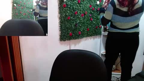 Snapshot of miia_spencer_ chatting on September 12, 2025, 12:05 pm miia online show from September 12, 2025, 12:05 pm