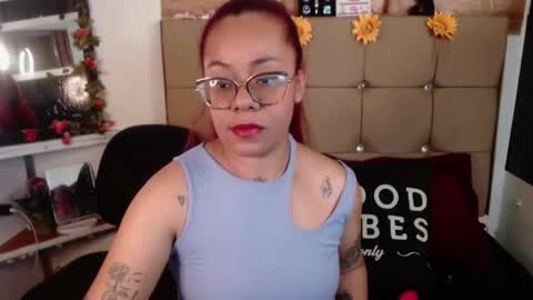 Snapshot of miia_spencer_ chatting on November 5, 2025, 9:04 pm miia online show from November 5, 2025, 9:04 pm