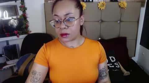 Snapshot of miia_spencer_ chatting on November 10, 2025, 12:04 pm miia online show from November 10, 2025, 12:04 pm