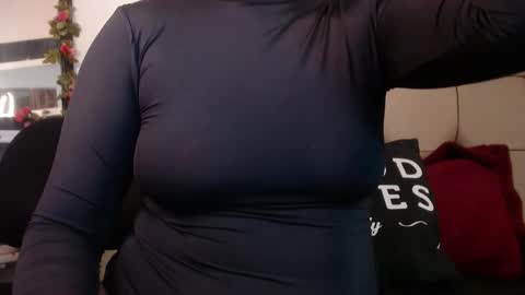 Snapshot of miia_spencer_ chatting on November 14, 2025, 6:17 pm miia online show from November 14, 2025, 6:17 pm