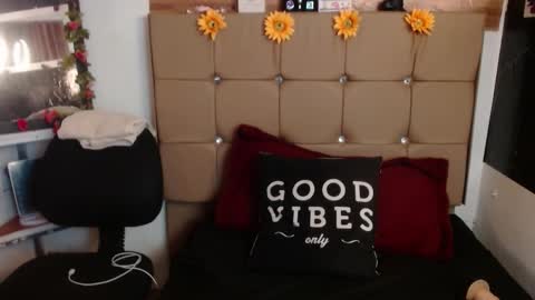 Snapshot of miia_spencer_ chatting on November 15, 2025, 6:26 pm miia online show from November 15, 2025, 6:26 pm