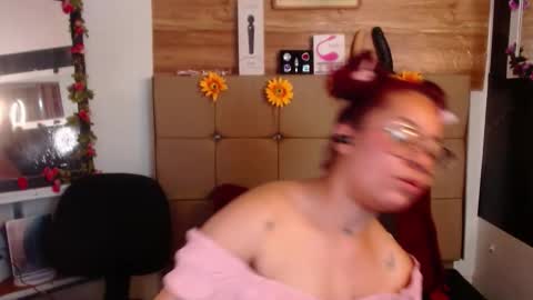 Snapshot of miia_spencer_ chatting on November 19, 2025, 6:52 pm miia online show from November 19, 2025, 6:52 pm