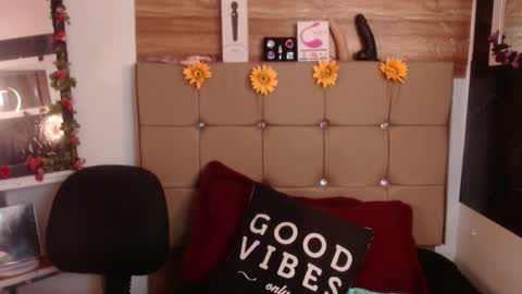 Snapshot of miia_spencer_ chatting on December 3, 2025, 7:23 pm miia online show from December 3, 2025, 7:23 pm