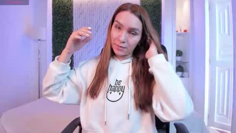 Miia 3 online show from December 1, 2025, 12:32 pm