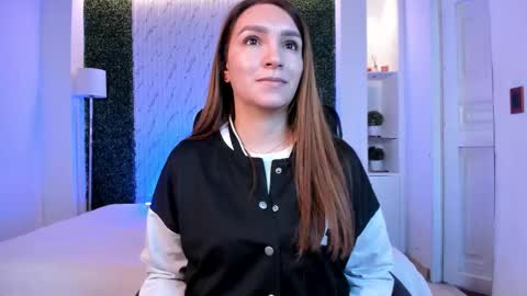 Snapshot of miia_taylors chatting on December 19, 2025, 11:39 am Miia 3 online show from December 19, 2025, 11:39 am