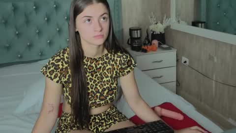 miia_velvett online show from April 27, 2026, 5:44 pm