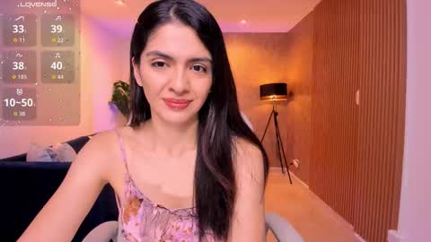 Mia online show from October 3, 2025, 11:07 am