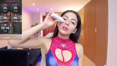 Mia online show from December 15, 2025, 11:03 am