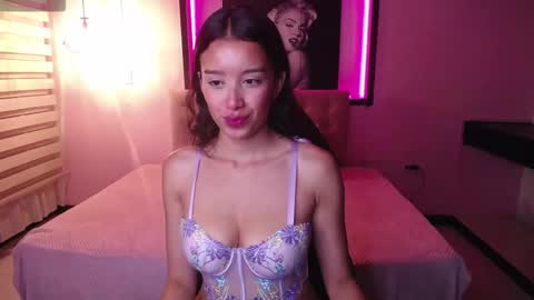 miiaa_evans1 online show from October 26, 2025, 12:11 pm