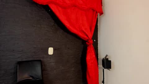 Snapshot of miiaah_kaliffa chatting on October 2, 2025, 8:21 am  MELANIE  online show from October 2, 2025, 8:21 am