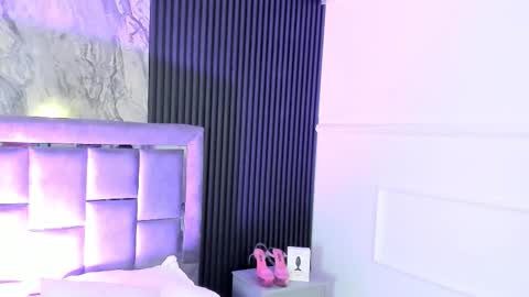 Snapshot of miiaamonroee chatting on October 24, 2025, 7:54 pm Mia Monroe online show from October 24, 2025, 7:54 pm