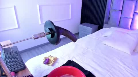 Snapshot of miiaamonroee chatting on November 12, 2025, 8:15 am Mia Monroe online show from November 12, 2025, 8:15 am