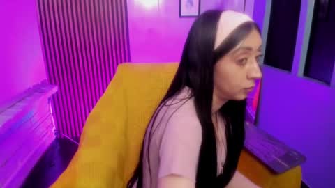 miilu  online show from April 17, 2026, 2:58 am