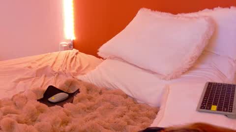 Snapshot of miirra_ chatting on November 19, 2025, 6:13 am Amira online show from November 19, 2025, 6:13 am