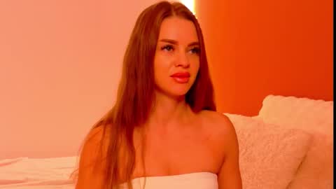 Snapshot of miirra_ chatting on December 17, 2025, 5:24 am Amira online show from December 17, 2025, 5:24 am