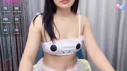 Snapshot of miixuuee chatting on May 18, 2026, 1:35 am Ema online show from May 18, 2026, 1:35 am