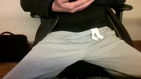 mik online show from October 27, 2025, 11:47 am