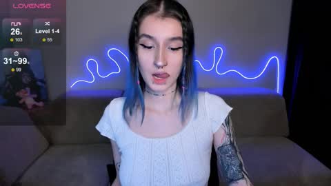 Snapshot of mika_reid chatting on October 27, 2025, 12:09 pm Mika online show from October 27, 2025, 12:09 pm