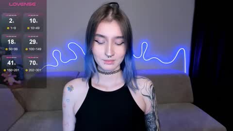 Snapshot of mika_reid chatting on October 28, 2025, 12:09 pm Mika online show from October 28, 2025, 12:09 pm