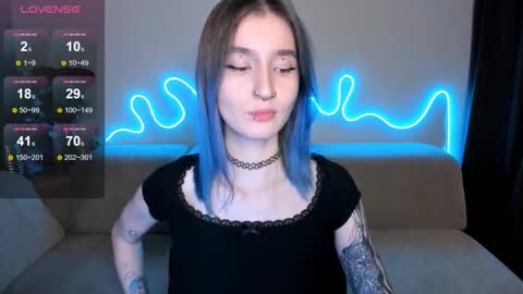 Snapshot of mika_reid chatting on November 9, 2025, 10:41 pm Mika online show from November 9, 2025, 10:41 pm