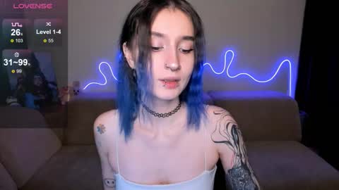 Snapshot of mika_reid chatting on November 21, 2025, 2:16 pm Mika online show from November 21, 2025, 2:16 pm