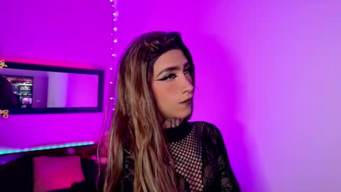 Snapshot of mikaelarangel chatting on November 16, 2025, 12:38 am mikaelarangel online show from November 16, 2025, 12:38 am