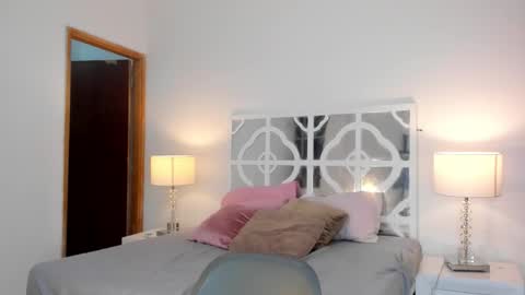 Snapshot of mikaelastonne chatting on November 16, 2025, 12:33 pm Mikaela blondie bigass online show from November 16, 2025, 12:33 pm