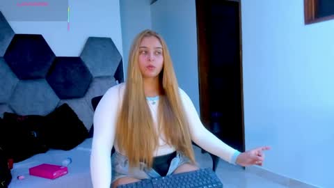 Snapshot of mikaelastonne chatting on May 21, 2026, 7:54 pm Mikaela blondie bigass online show from May 21, 2026, 7:54 pm