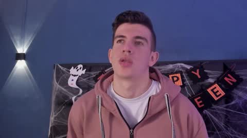 Snapshot of mikaelslow chatting on October 28, 2025, 4:49 am mikael online show from October 28, 2025, 4:49 am