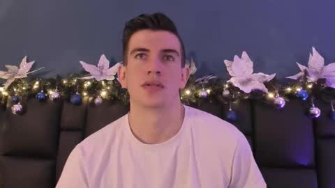 Snapshot of mikaelslow chatting on December 21, 2025, 5:47 am mikael online show from December 21, 2025, 5:47 am