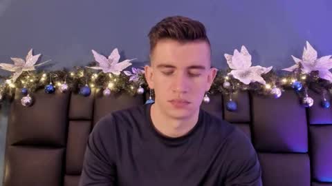 Snapshot of mikaelslow chatting on December 23, 2025, 3:26 am mikael online show from December 23, 2025, 3:26 am