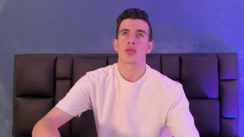 Snapshot of mikaelslow chatting on January 14, 2026, 3:23 am mikael online show from January 14, 2026, 3:23 am