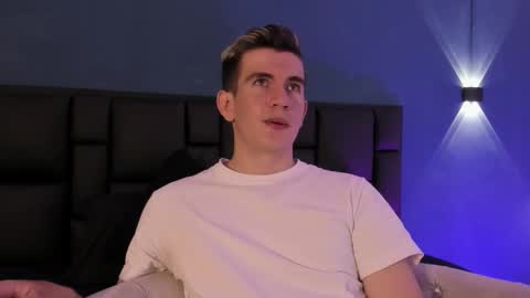 Snapshot of mikaelslow chatting on February 5, 2026, 4:06 am mikael online show from February 5, 2026, 4:06 am