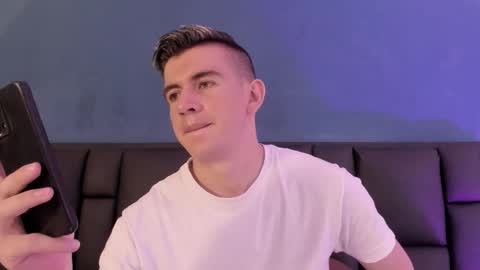 Snapshot of mikaelslow chatting on February 12, 2026, 4:18 am mikael online show from February 12, 2026, 4:18 am