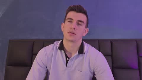 mikael online show from March 21, 2026, 4:39 am