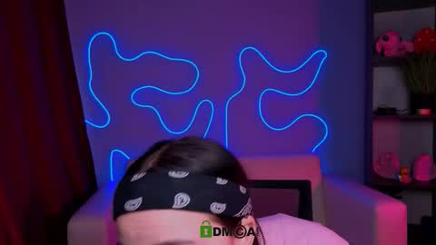 Mika online show from November 21, 2025, 11:20 am