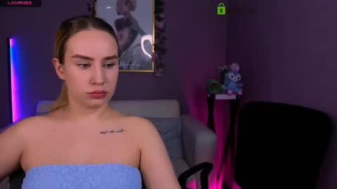 Snapshot of mikameovv chatting on February 4, 2026, 8:36 pm Mika online show from February 4, 2026, 8:36 pm