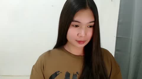 Snapshot of mikayla_slut chatting on October 13, 2025, 9:48 pm Kyla online show from October 13, 2025, 9:48 pm
